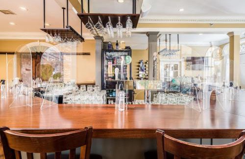 Simsbury Center Hotel | Simsbury 1820 House