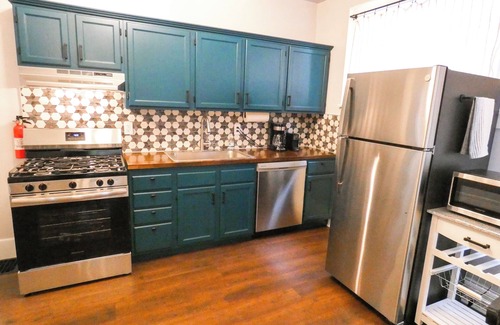 Downtown Colorado Springs House | Since 1889: Colorado College and Downtown Colorado Springs: AC, Private Parking