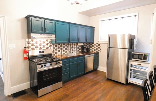 Downtown Colorado Springs House | Since 1889: Colorado College and Downtown Colorado Springs: AC, Private Parking