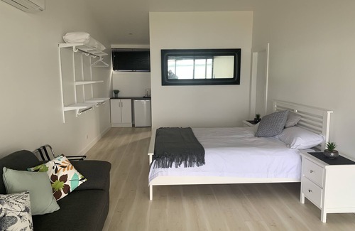 Whitsundays Resort | Sinclair Bay Resort (Unit 2) - Private and secluded waterfront units