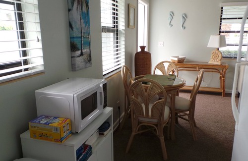 Singer Island Apartment | Singer Island duplex property 1.5 block to beach and restaurants
