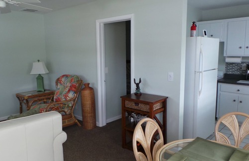 Singer Island Apartment | Singer Island duplex property 1.5 block to beach and restaurants