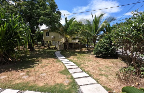 Antoneys Cay House | Single-Family Home With Gated Tropical Yard