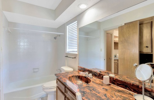Rockwall House | Single Family in Lakeside Neighborhood-close to 66