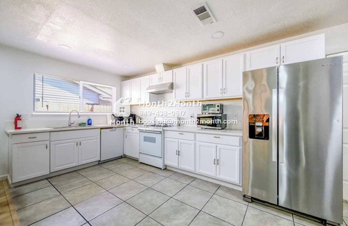 Southwestern Sacramento House | Single-Family｜Lush&Fenced Backyard｜Guest Access｜Flex-Lease｜Instant Tour #42372