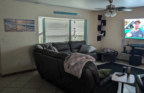 Englewood House | Single Family saltwater pool house with fenced in backyard close to the beach.