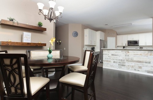 Selma House | Single floor open layout 3/2 SFH w/in 30 mins of New Braunfels & SA Pet friendly