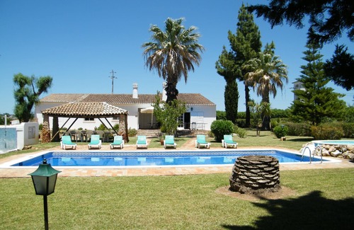 Monte Raposo Villa | Single floor villa swimming pool, WiFi, A/C, table tennis, large garden, 10pax