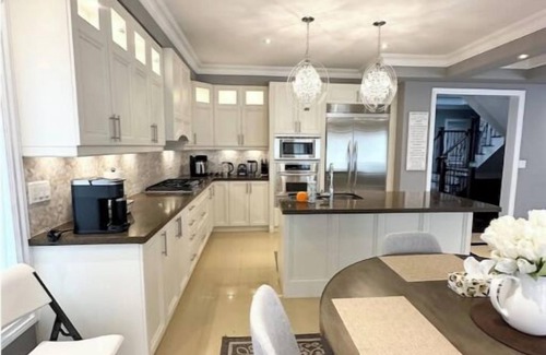 Richmond Hill House | Single House Entire Home 5280Ft² Self Check-in/out 3 Kings 3 Queens