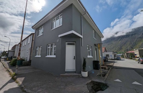 Isafjordur House | Single with Shared Bathroom @ The Ísafjörður inn