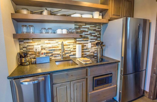 Canon City Cabin | Single King Cabin - Royal Gorge Cabins