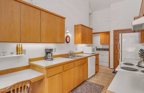 Three Rivers House | Single Level, 3 bedroom located near the Deschutes River, paved walking trail