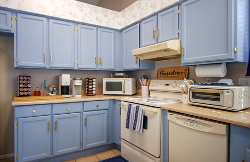 East Mesa House | Single-level 3BD 2BTH home w/HotTub, WiFi, 4 Smart TVs
