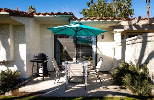 Tahquitz River Estates Villa | SINGLE LEVEL VILLA, STEPS TO POOL AND JACUZZI - MESQUITE COUNTRY CLUB