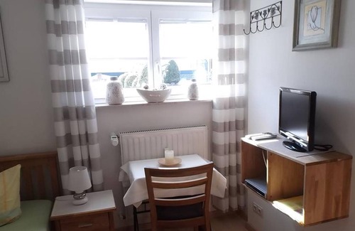 Anschau Apartment | Single room (in the basement) with shared bathroom / toilet - Ferienwohnung Familie Schmitz