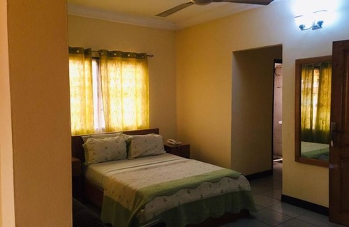 Accra Bed & Breakfast | Single Room With Balcony