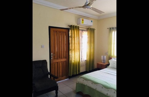 Accra Bed & Breakfast | Single Room With Balcony