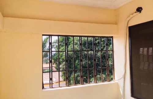 Accra Bed & Breakfast | Single Room With Balcony