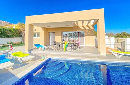 Beniarbeig Villa | Single storey, A/C, modern style