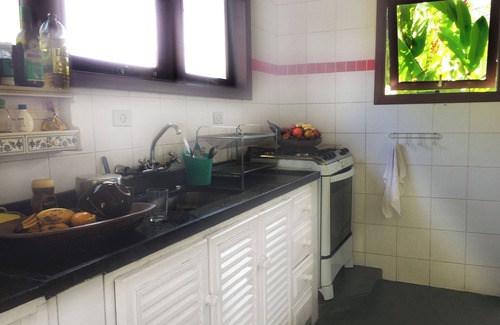 Juquehy House | Single Storey House with Large Garden and Pool - 4 Bedrooms wifi, air conditioning