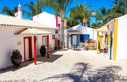 Monte Raposo House | Single-storey house with pool in rural area 10 minutes from the beach