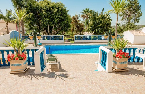 Monte Raposo House | Single-storey house with pool in rural area 10 minutes from the beach