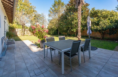 Aureilhan House | Single-storey Landes house in a large forest park by the lake, 8km to the ocean
