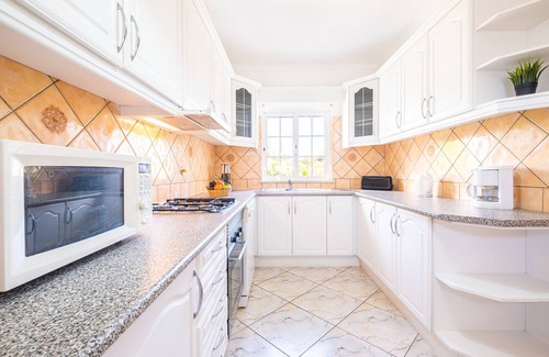 Branqueira Villa | Single-storey villa with private pool & BBQ