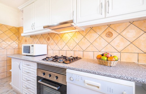 Branqueira Villa | Single-storey villa with private pool & BBQ