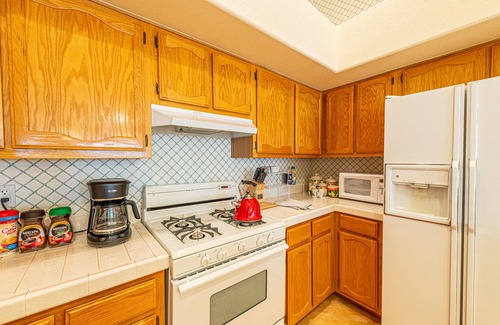 Spring Valley House | Single Story ! 4K beds! w/strip view, 15min to strip/conv. & Airport.