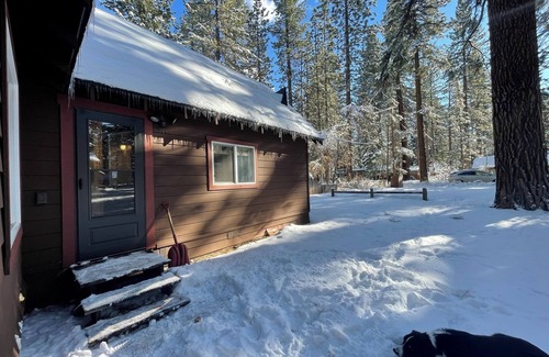 Al Tahoe Cabin | Single story cabin with fast WiFi in flat convenient historic neighborhood.
