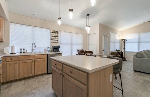 Avondale House | Single Story, Dog Friendly, Great Location Near Dining, Shopping + Major Sports Venues, BBQ, WIFI
