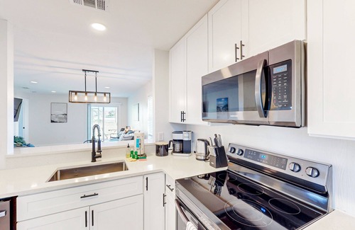 Bay Acres Condo | Single-story duplex near beach with renovated interior, AC-Dogs ok