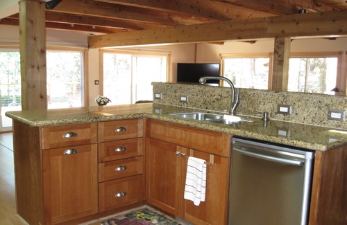 Upper Kingsbury House | Single story Private near the Beaches Walking Casino
