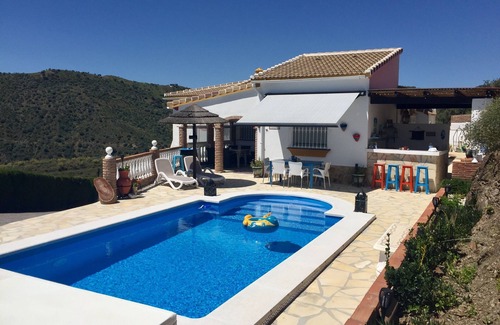 Vinuela Apartment | Single studio, pool, Viñuela, Costa Del Sol