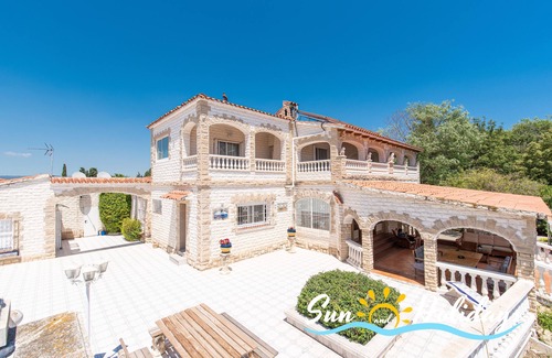 Sant Salvador Villa | Singular Paradis villa with private pool 400m from the beach