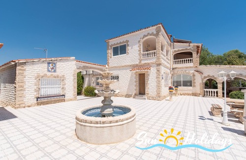 Sant Salvador Villa | Singular Paradis villa with private pool 400m from the beach