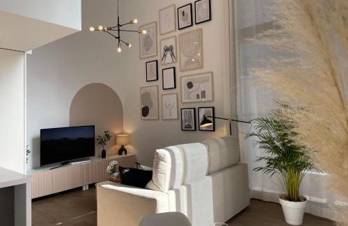 Quatre Carreres Apartment | SingularStays Arena