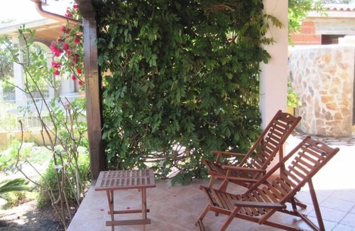 Iscra e Voes House | Siniscola - Sa Petra Ruja. Small villa with garden a stone's throw from the sea.