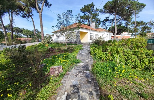Banzao House | Sintra, traditional rustic V4 house in Colares, Sintra