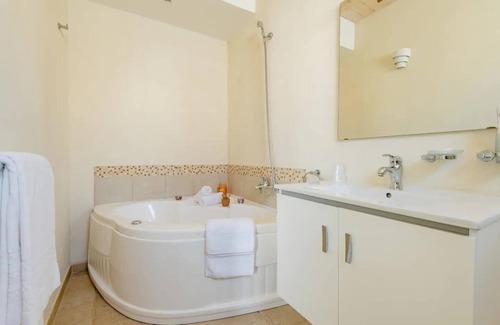 Tuglie Bed & Breakfast | Sirocco Suite with private terrace