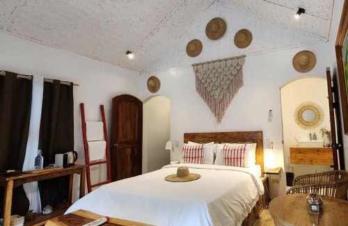 Dasol Hotel | Sirom Beach House