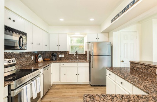 Pirates Beach House | Sit. Stay. Beach Day Steps Away!