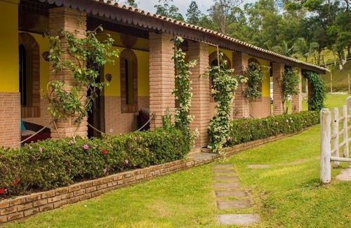 Embu-Guacu House | Site with waterfall, 6 suites, swimming pool, ballroom