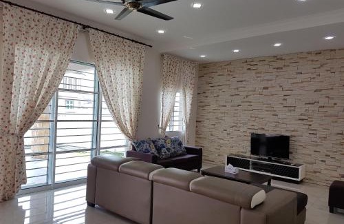 Taman Teratai House | Sitiawan Homestay Entire Semi D home