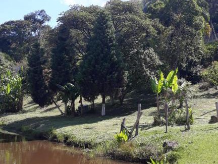 Salesopolis House | Sitio com piscina , e lago para pesca , churrasqu.