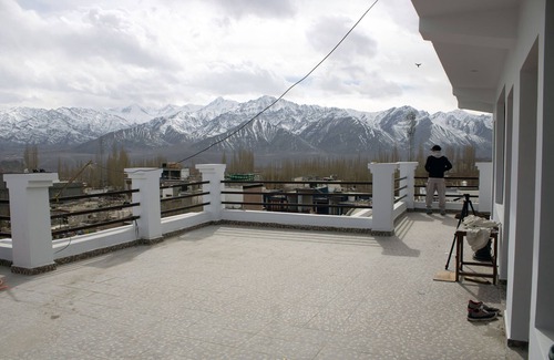 Leh House | Situated 10 mints from airport 10 mints from main market and mountains view.