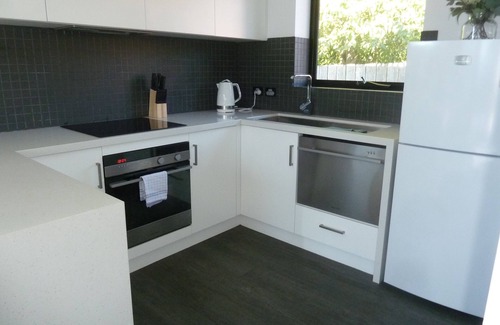 Bridport Apartment | Situated across the road from the beach