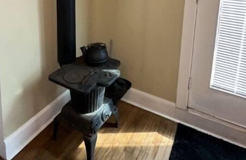 Matewan House | Situated in downtown, Matewan it is near all restaurants, museums and shops.