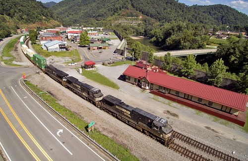 Matewan House | Situated in downtown, Matewan it is near all restaurants, museums and shops.